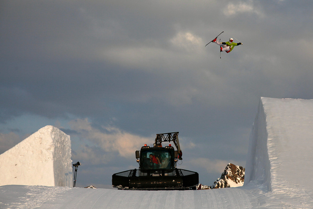 Extreme Skiing - Freeskiing - Sports Photography by Tomek Gola - Gola.PRO