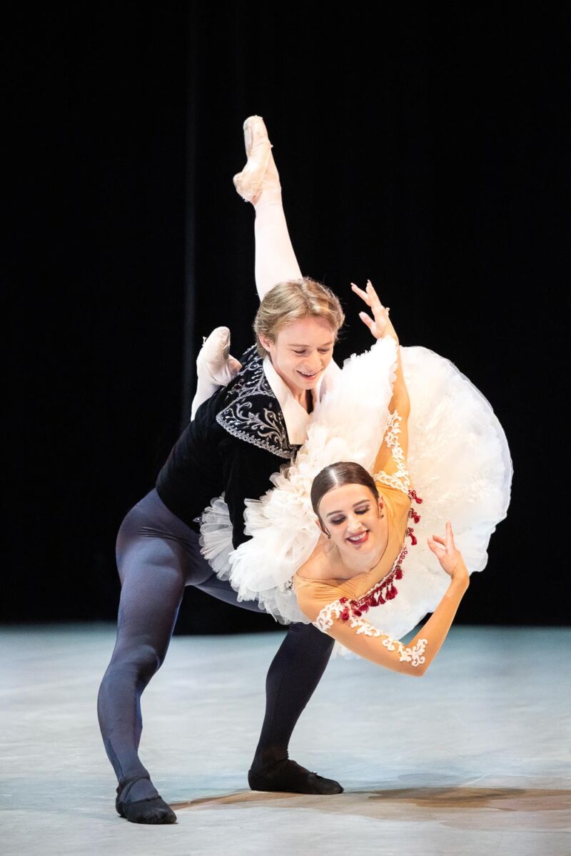 Evelina Godunova and Daniil Simkin in World Ballet Stars Gala 2023. Photo by Tomek Gola / gola.pro.