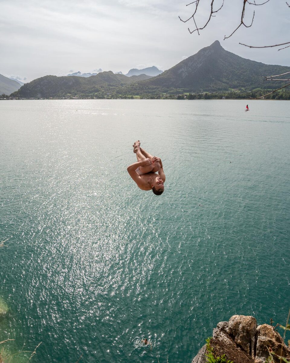 Alexis Pelz cliff diving at Lake Annecy